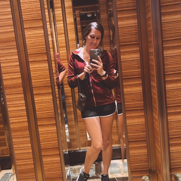 Meet Your Posher - Picture 5 of 8